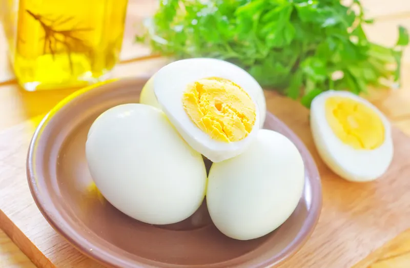 Nilagang itlog, boiled eggs